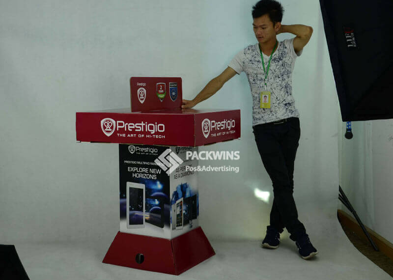 Prestigio-Wireless-Charging-Station-Corrugated-Display-Stands-1